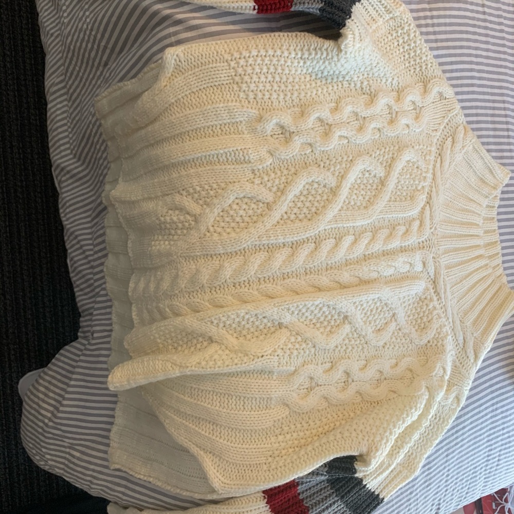 Sweater with red/blue stripes